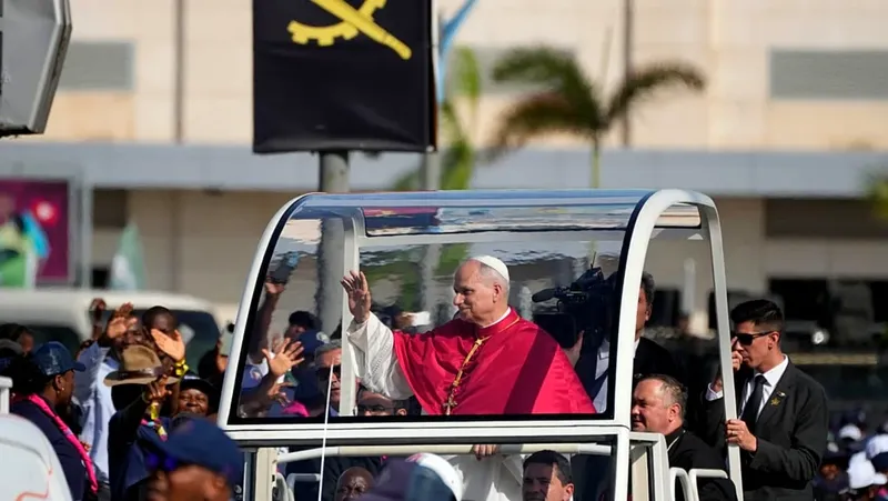 El Papa León XIV visita Angola y habla de la paz