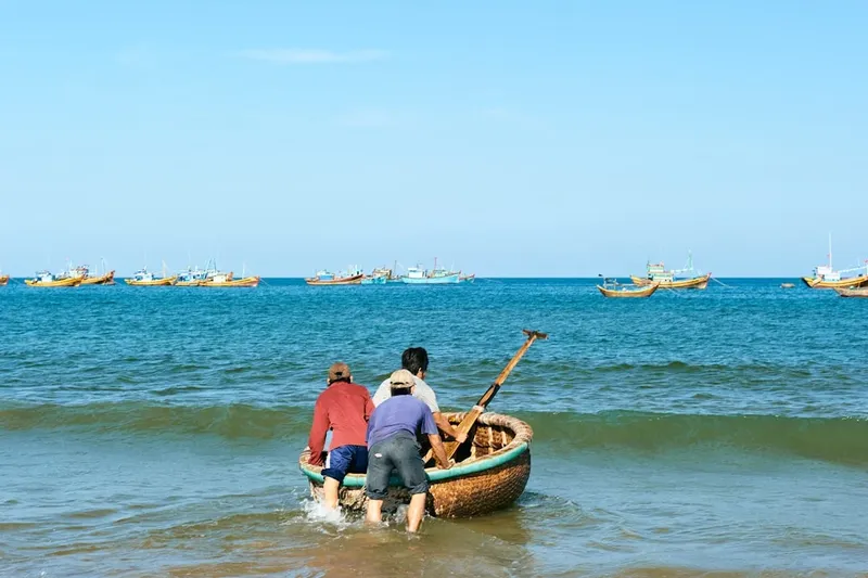 La Flotilla Global Sumud zarpa hacia Gaza desde Barcelona con ayuda humanitaria