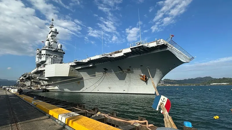 El portaaviones Charles de Gaulle llega a Malmö antes de operaciones de la OTAN