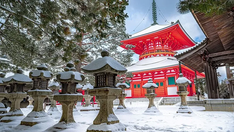 Japón presenta un nuevo tren turístico de lujo hacia el monte Kōya