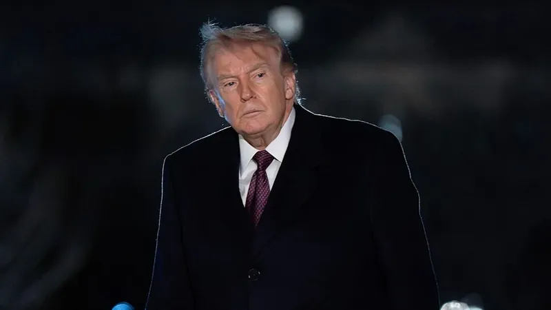 Trump considera tomar la isla iraní de Jark y crear una coalición para reabrir el estrecho de Ormuz